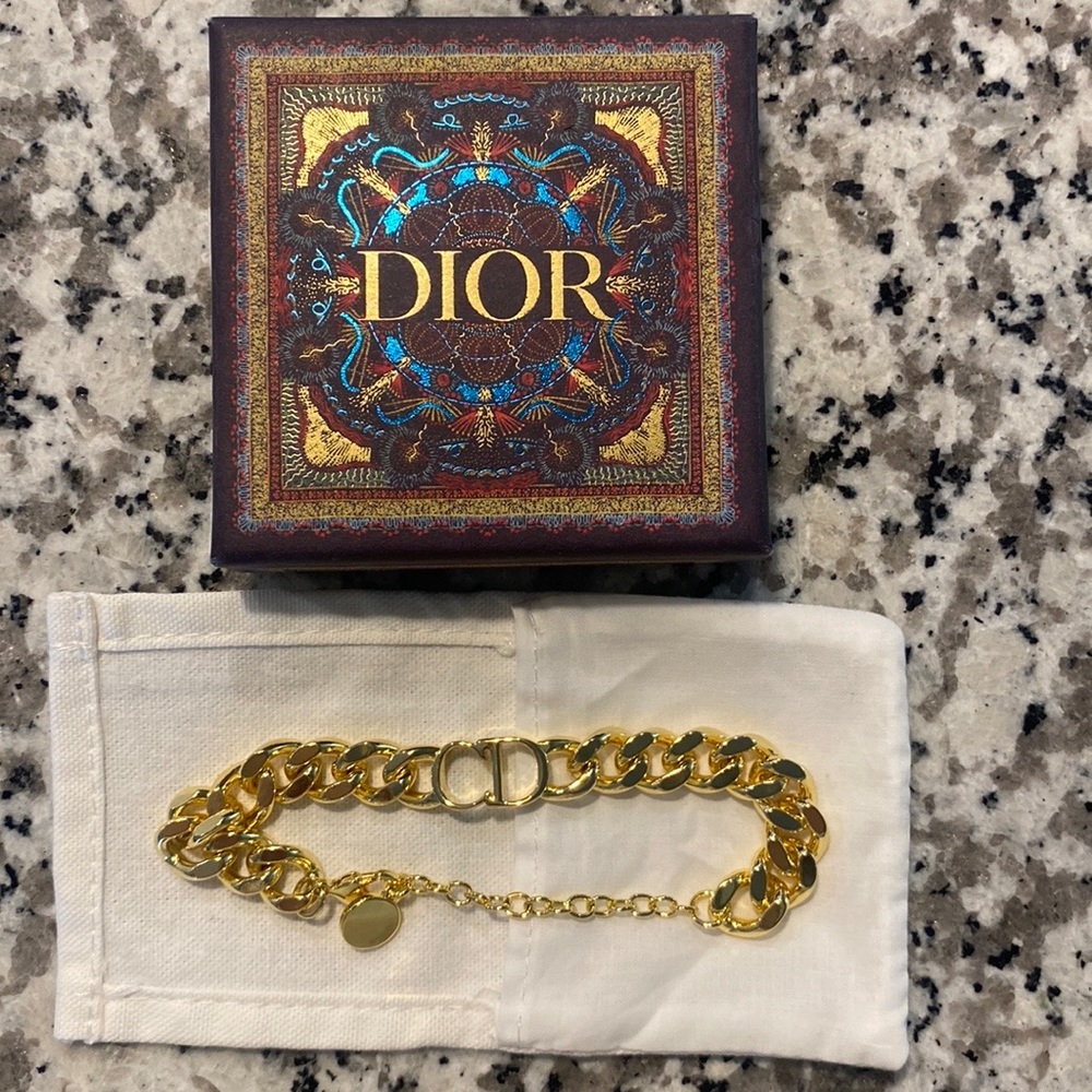 CD gold link bracelet